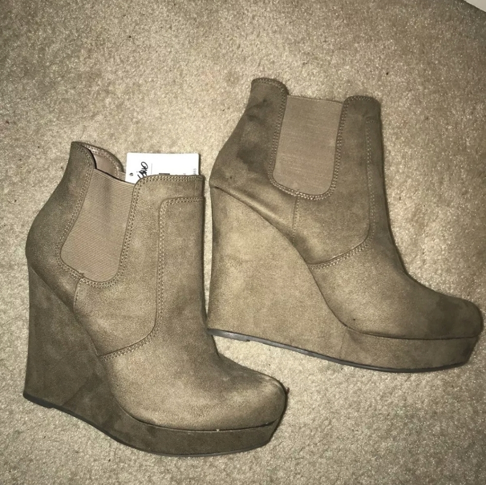 Camel 🐫 colored wedge